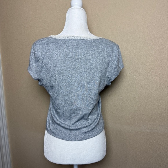 Wild Fable Pointelle Rosette T-Shirt – Gray w/ White Lace – Size L - Picture 8 of 11